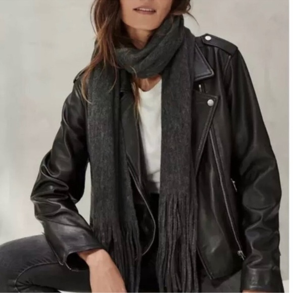 Lucky Brand Charcoal Gray Fringe Scarf NWT - Picture 2 of 8